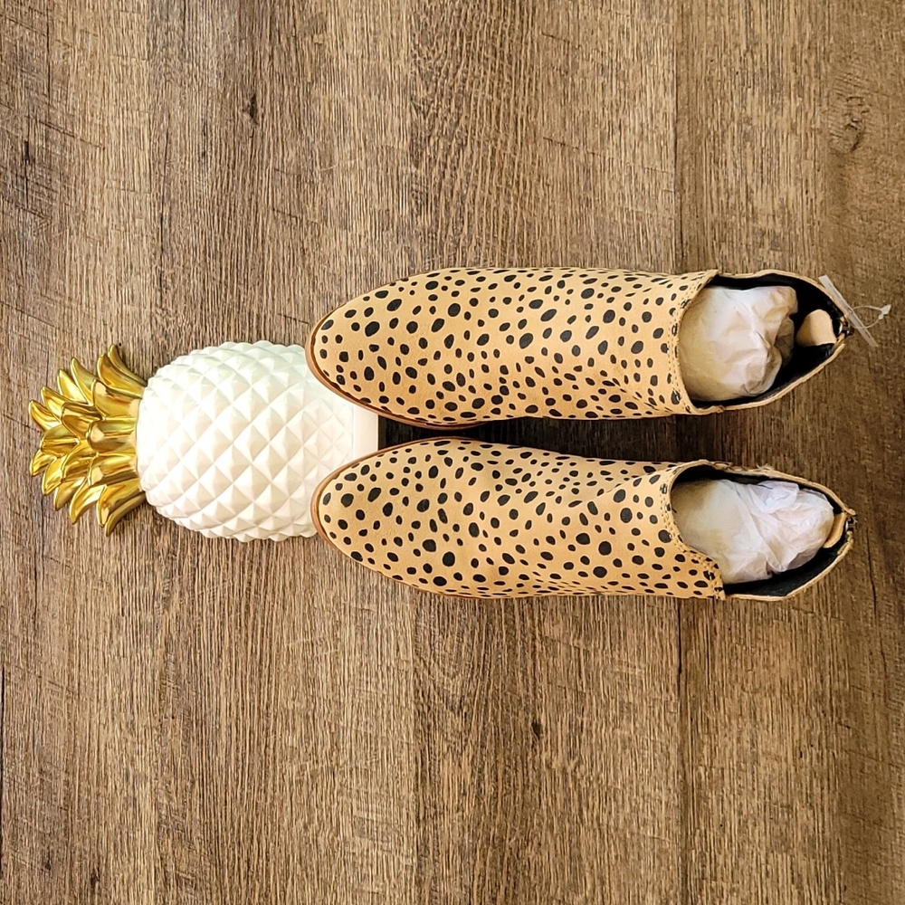 NWT! Dolce Vita Animal Print Leopard Ankle Booties - Picture 2 of 15